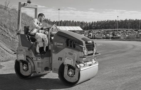Hamm Walze auf Firmengelände für Bildmontage