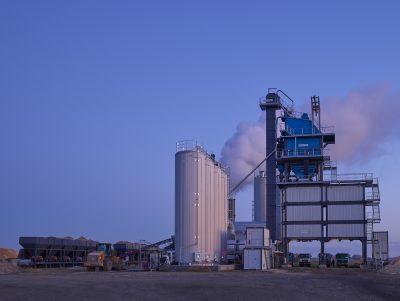 Industriefotografie einer Industrieanlage beim Produktionsprozess
